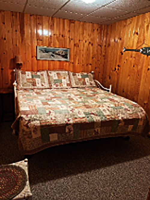 A masterbedroom is a part of the sleeping accommodations at the Anglemore vacation cottages.