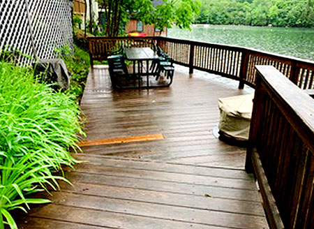 A sturdy stairway brings you to the beach.